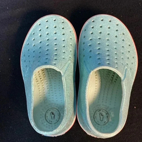 NATIVE SLIP ON SHOES TEAL GLITTER GIRLS SHOES SIZE 7 GOOD CLEAN CONDITION - Picture 11 of 13